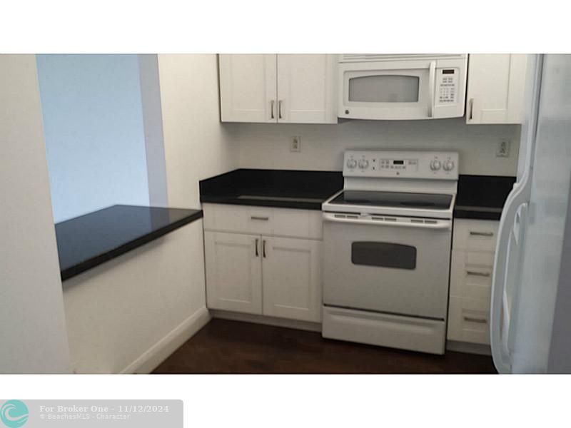 For Rent: $2,450 (2 beds, 2 baths, 1190 Square Feet)