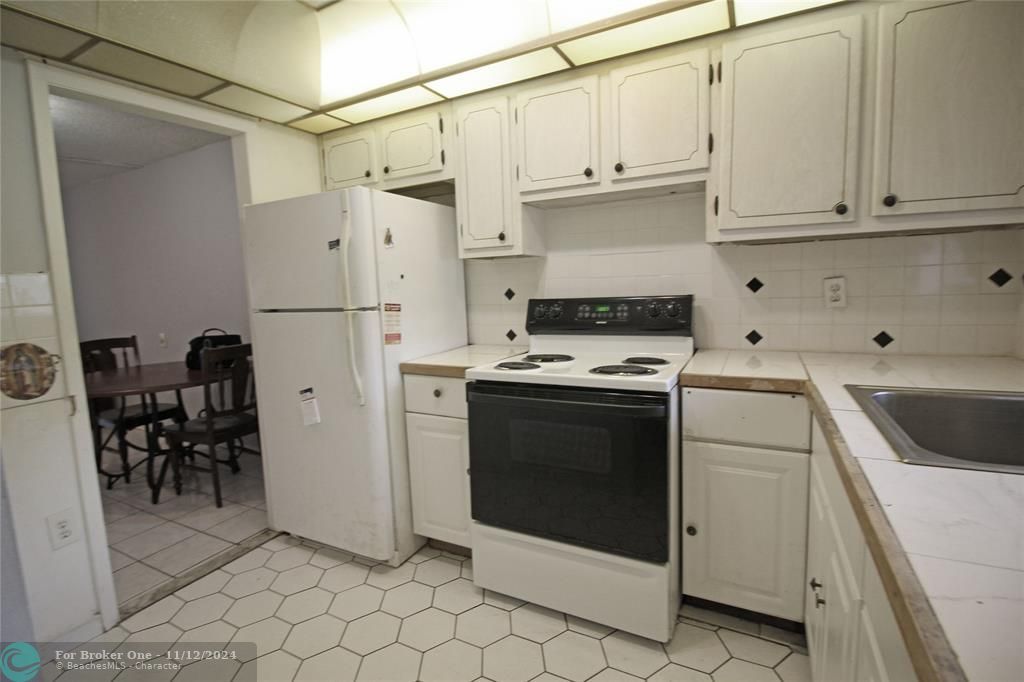 For Sale: $145,000 (2 beds, 2 baths, 850 Square Feet)