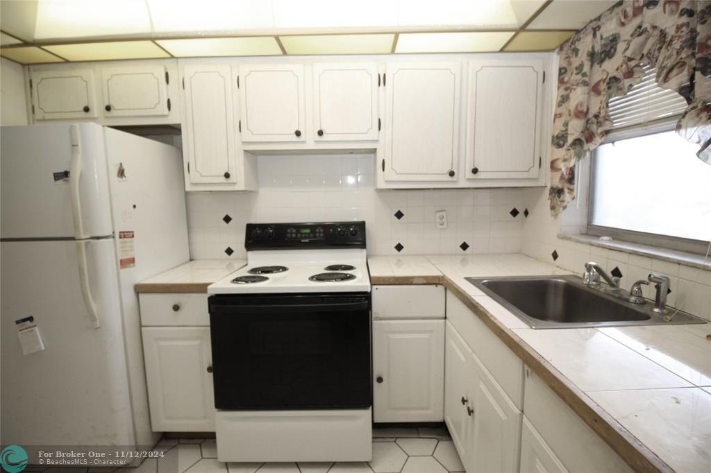 For Sale: $145,000 (2 beds, 2 baths, 850 Square Feet)