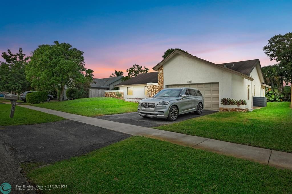 For Sale: $629,000 (4 beds, 2 baths, 2252 Square Feet)