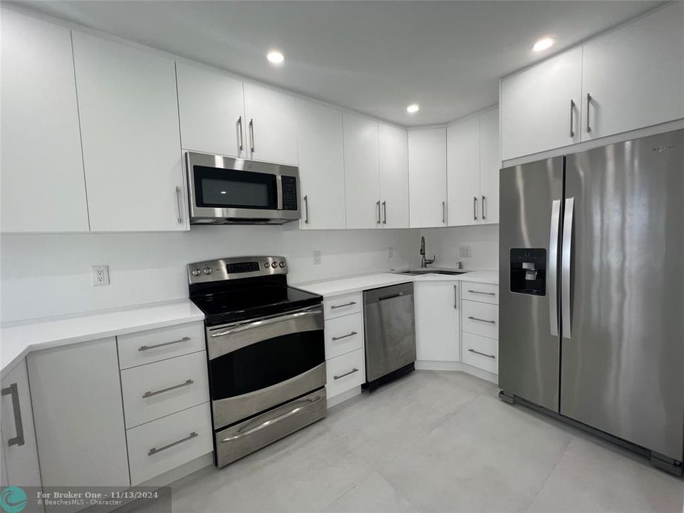 For Rent: $2,400 (1 beds, 1 baths, 700 Square Feet)