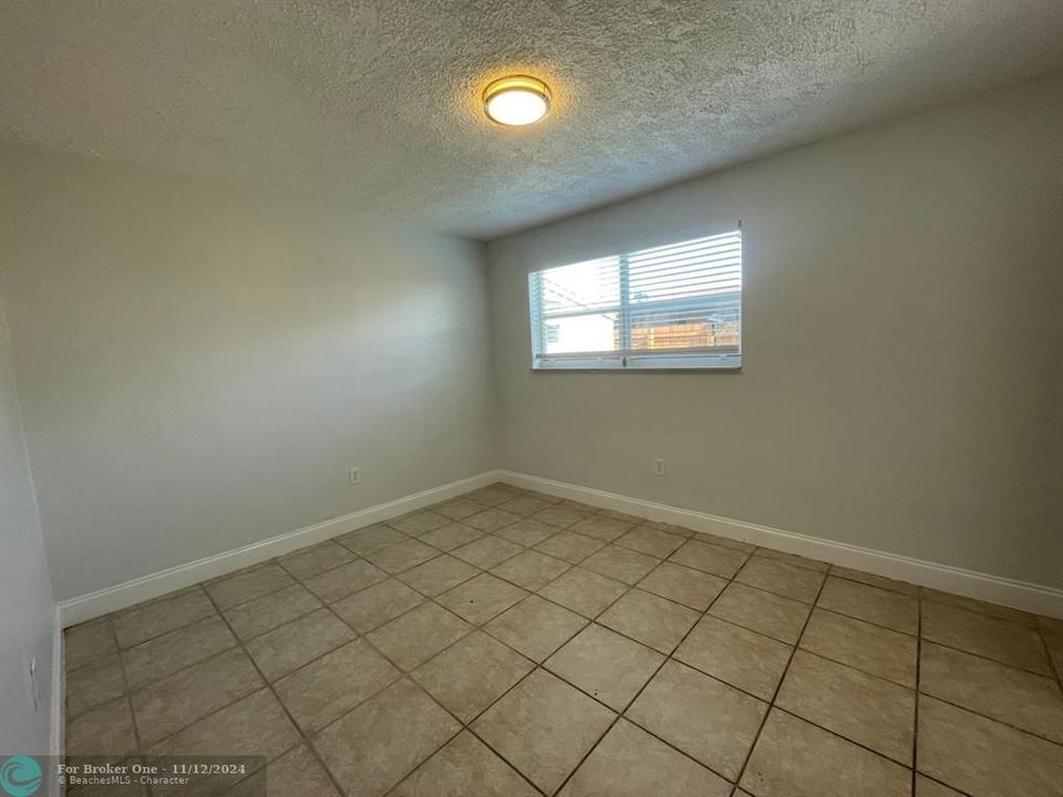 For Rent: $3,500 (3 beds, 2 baths, 1215 Square Feet)