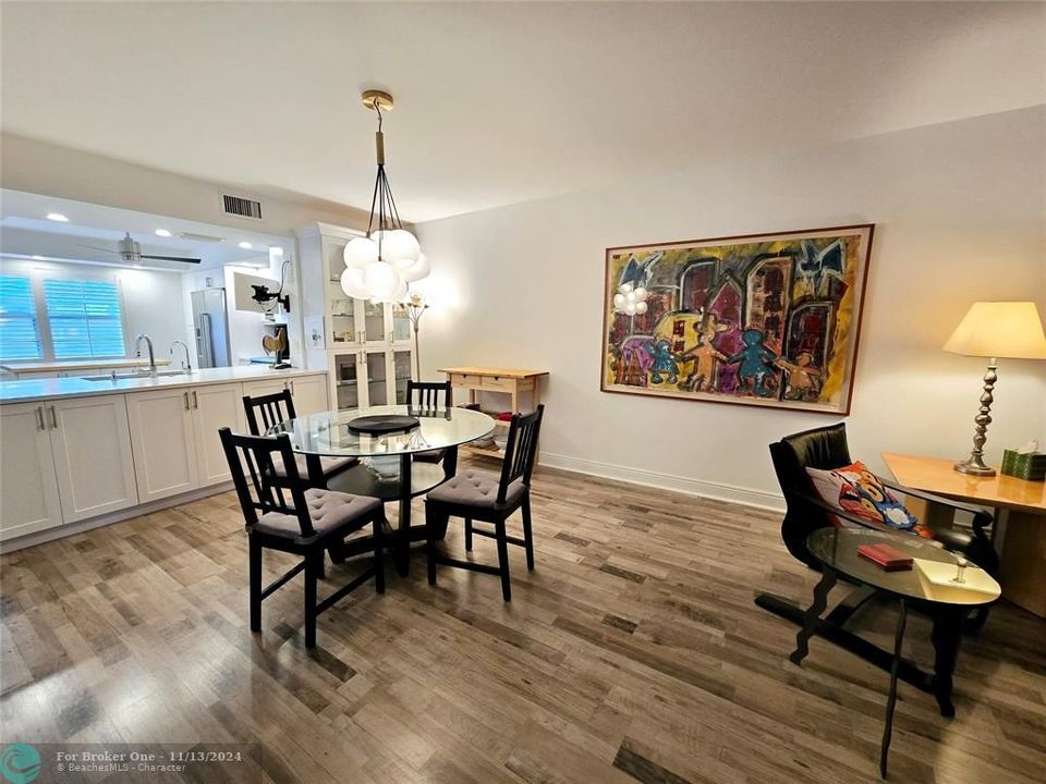 For Sale: $325,000 (2 beds, 2 baths, 1285 Square Feet)