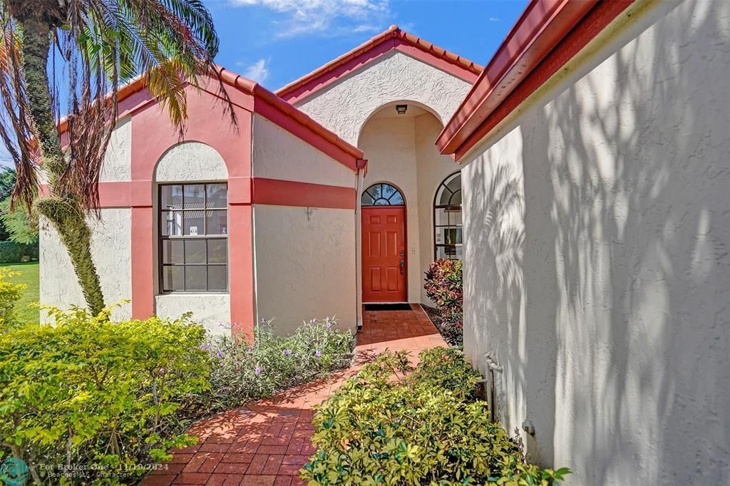 For Sale: $339,900 (2 beds, 2 baths, 1415 Square Feet)