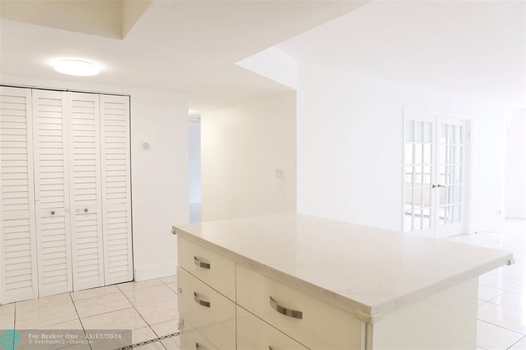 For Rent: $2,250 (2 beds, 2 baths, 1200 Square Feet)