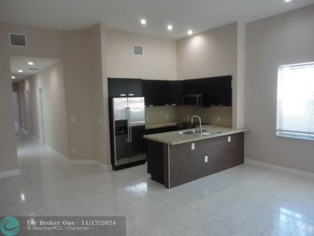 For Rent: $4,400 (3 beds, 2 baths, 2124 Square Feet)