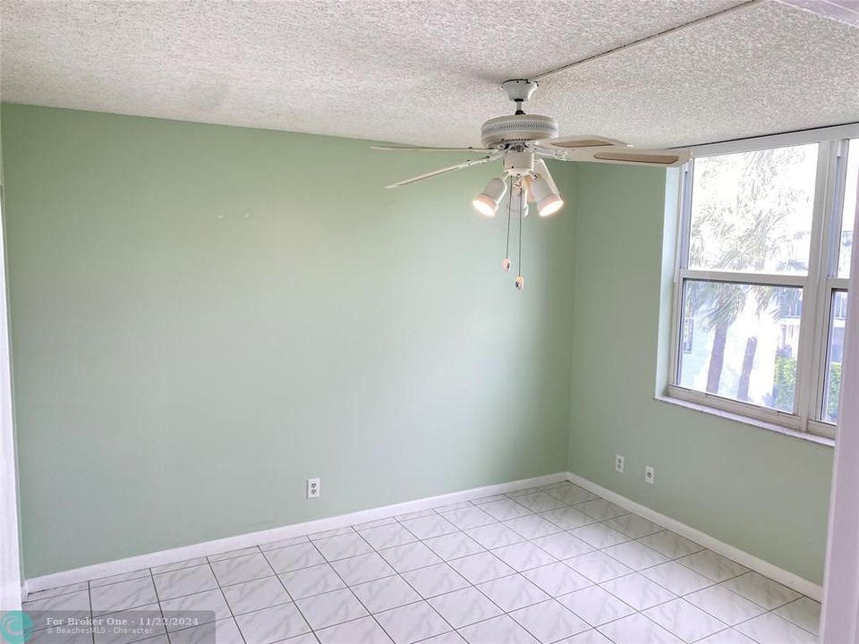 For Sale: $165,000 (2 beds, 2 baths, 1000 Square Feet)