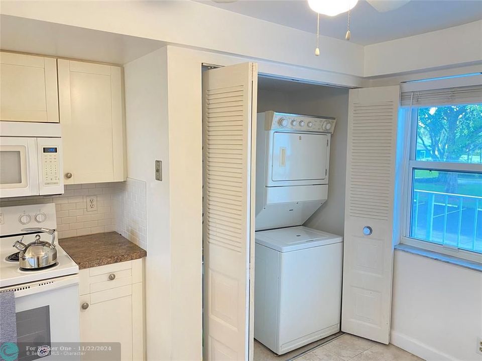 For Sale: $165,000 (2 beds, 2 baths, 1000 Square Feet)