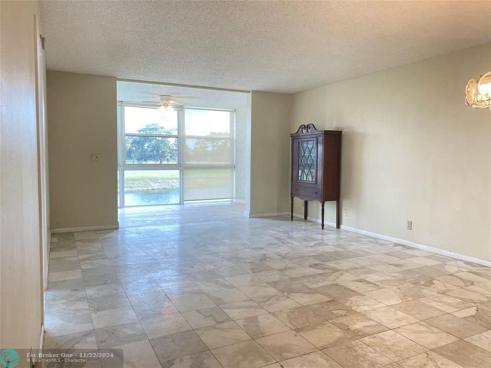 For Sale: $165,000 (2 beds, 2 baths, 1000 Square Feet)