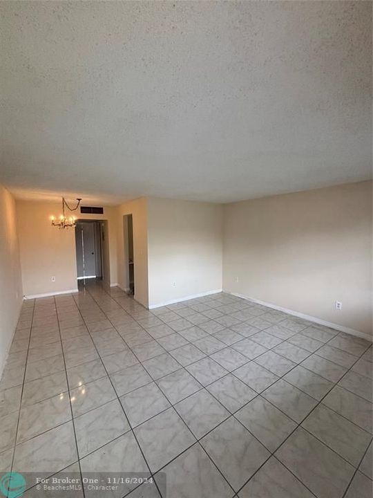 For Sale: $115,000 (1 beds, 1 baths, 660 Square Feet)