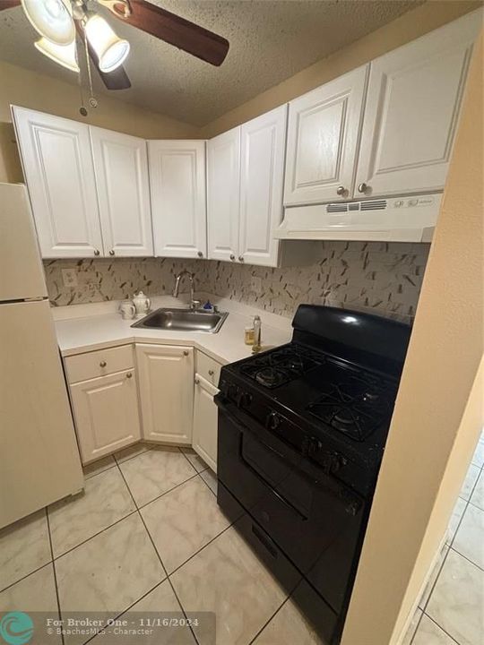 For Sale: $115,000 (1 beds, 1 baths, 660 Square Feet)