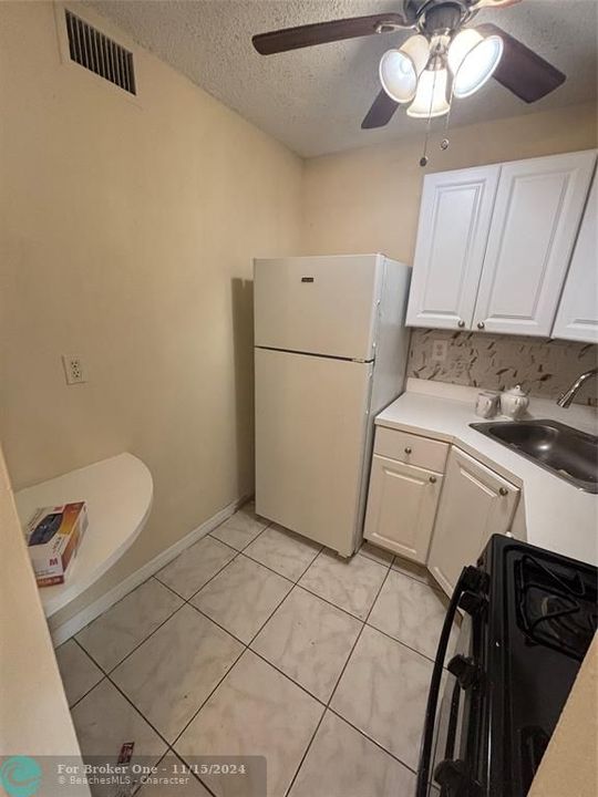 For Sale: $115,000 (1 beds, 1 baths, 660 Square Feet)