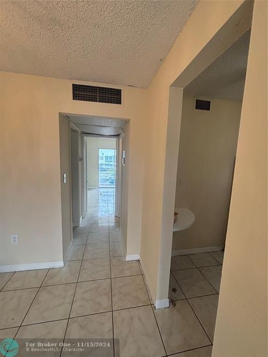 For Sale: $115,000 (1 beds, 1 baths, 660 Square Feet)