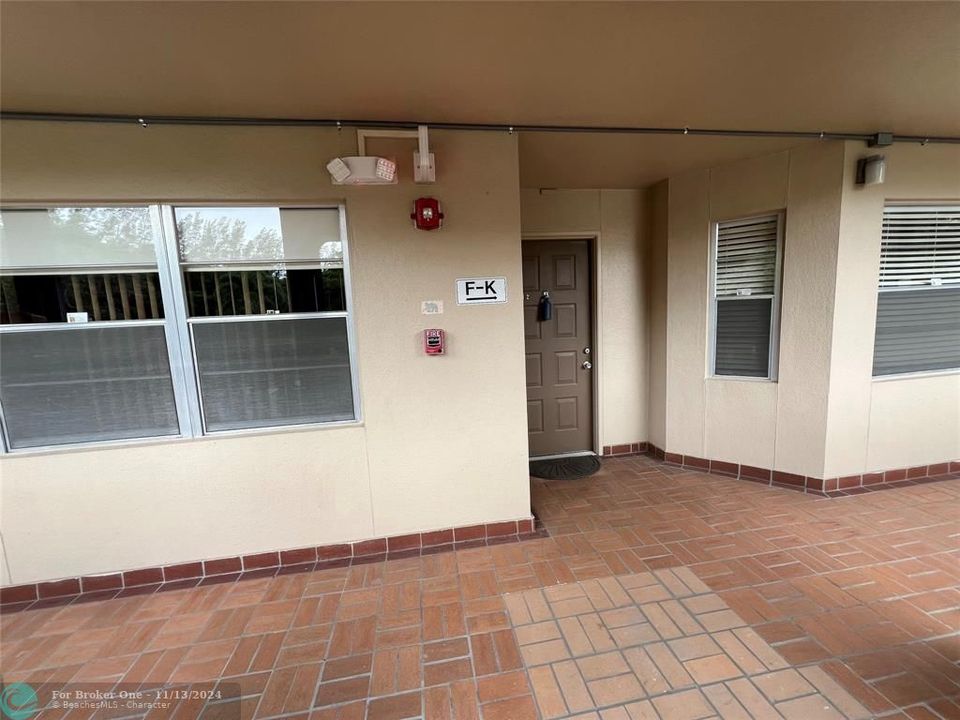 For Sale: $179,000 (2 beds, 2 baths, 1300 Square Feet)