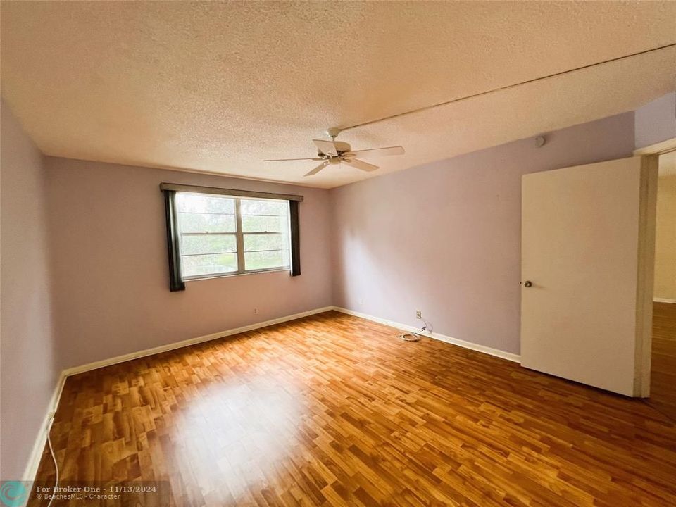 For Sale: $179,000 (2 beds, 2 baths, 1300 Square Feet)