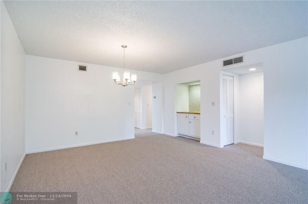 For Rent: $2,600 (2 beds, 2 baths, 1350 Square Feet)