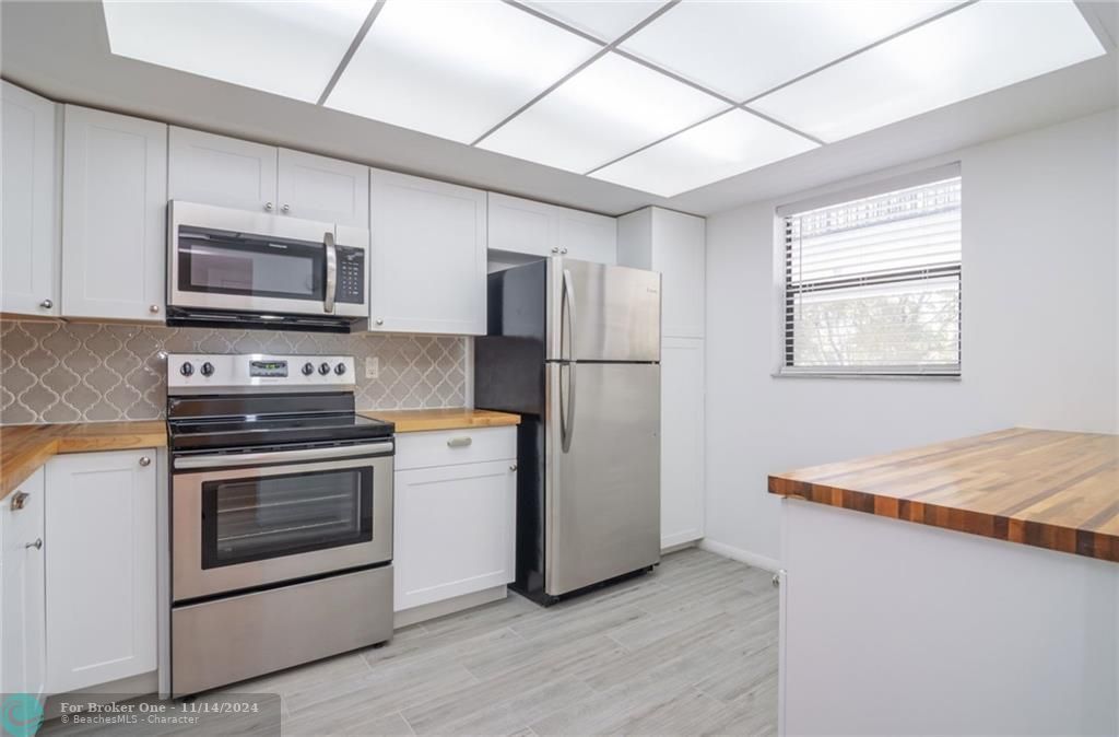 For Rent: $2,600 (2 beds, 2 baths, 1350 Square Feet)