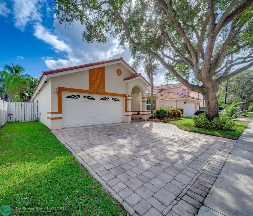 For Sale: $649,999 (3 beds, 2 baths, 1686 Square Feet)