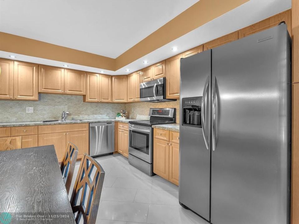 For Sale: $440,000 (2 beds, 2 baths, 1447 Square Feet)