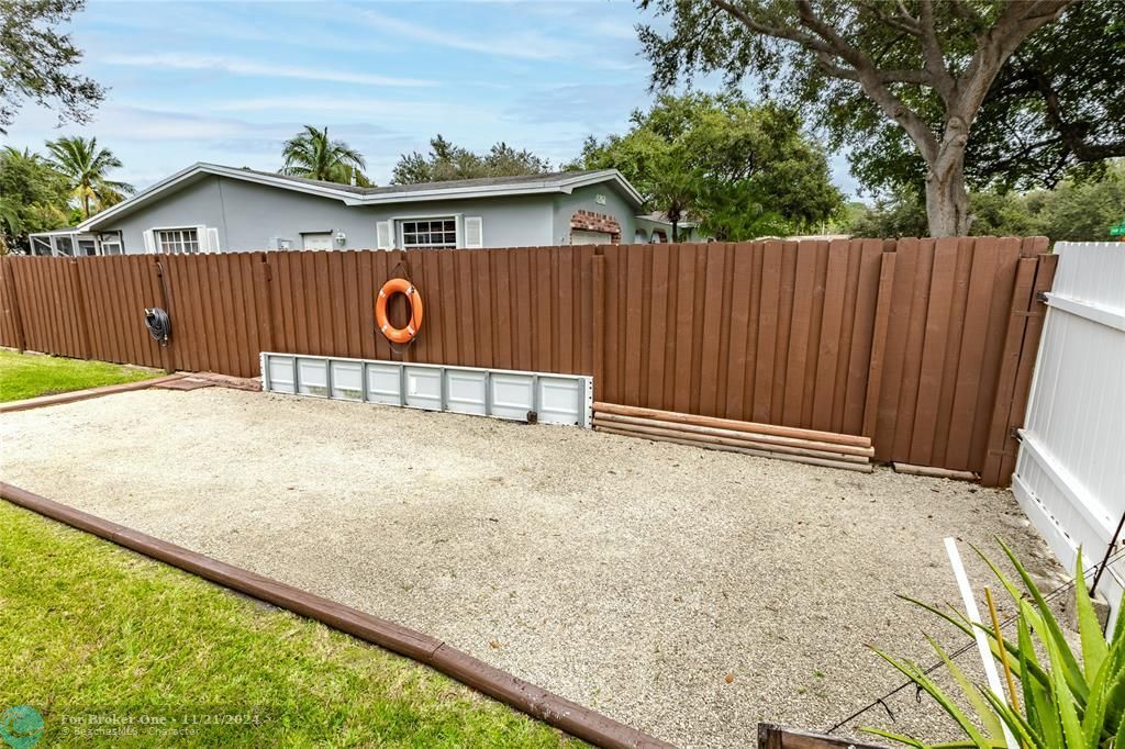 For Sale: $699,999 (3 beds, 2 baths, 1694 Square Feet)