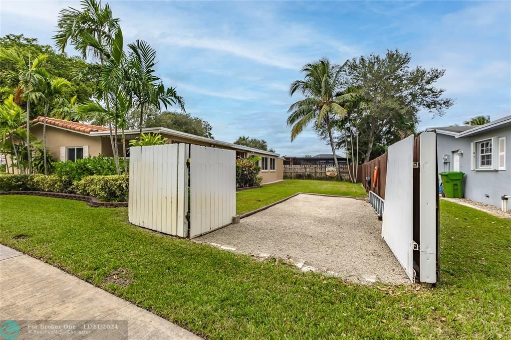 For Sale: $699,999 (3 beds, 2 baths, 1694 Square Feet)