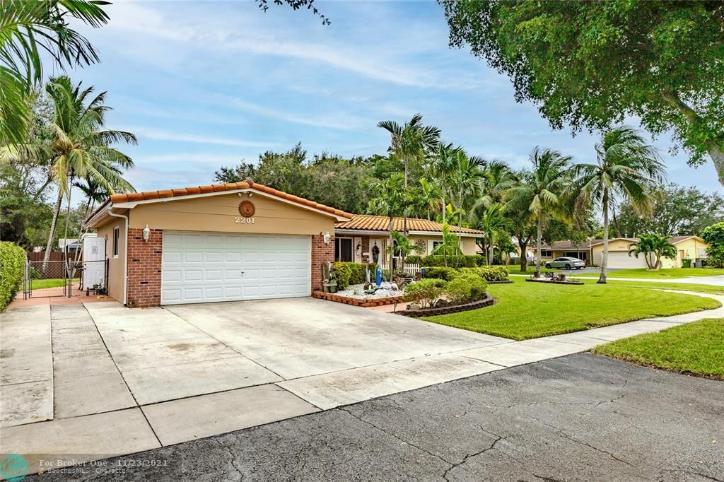 For Sale: $699,999 (3 beds, 2 baths, 1694 Square Feet)