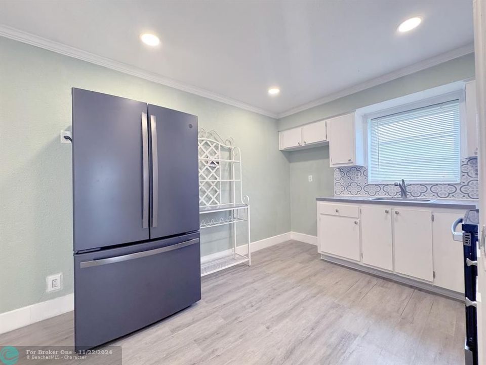 For Sale: $2,350 (2 beds, 1 baths, 750 Square Feet)