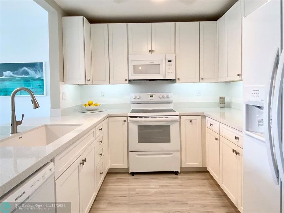 For Rent: $2,299 (1 beds, 1 baths, 828 Square Feet)