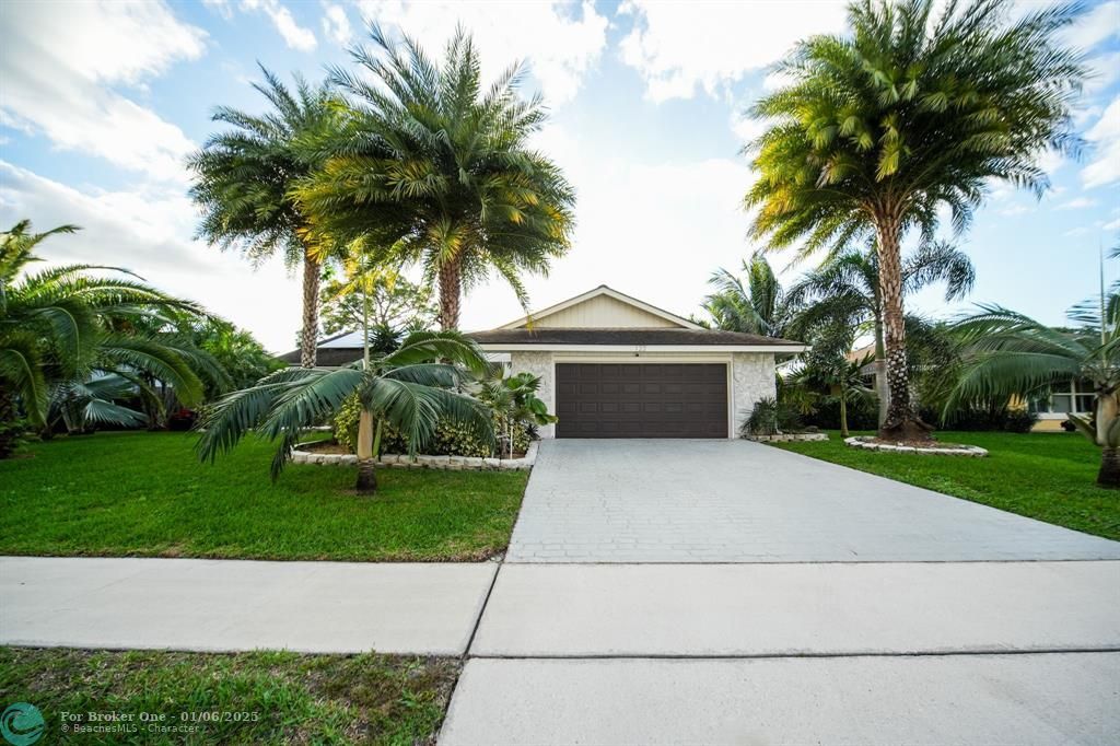 For Sale: $680,000 (3 beds, 2 baths, 1756 Square Feet)