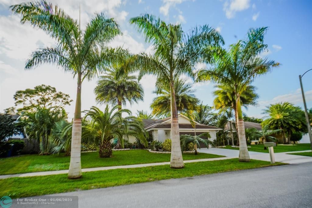 For Sale: $680,000 (3 beds, 2 baths, 1756 Square Feet)