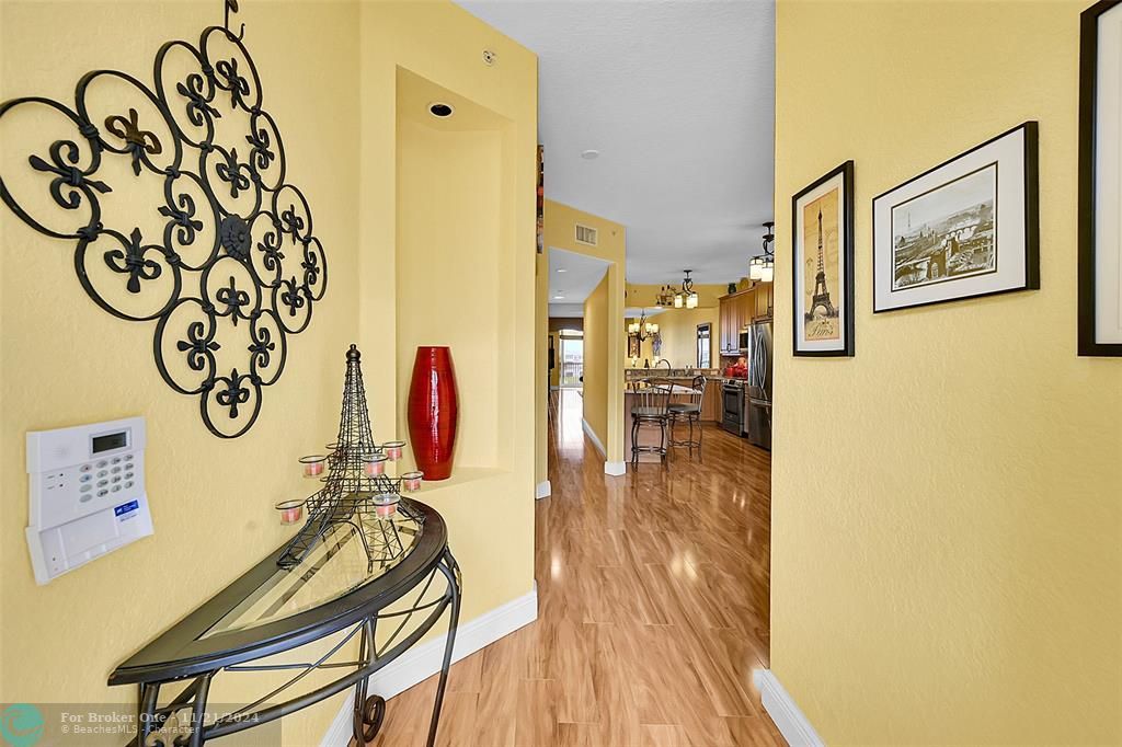 For Sale: $347,900 (2 beds, 2 baths, 1705 Square Feet)