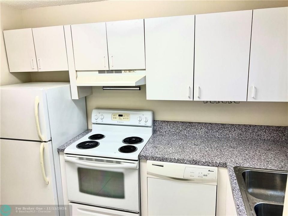 For Rent: $1,845 (1 beds, 1 baths, 840 Square Feet)