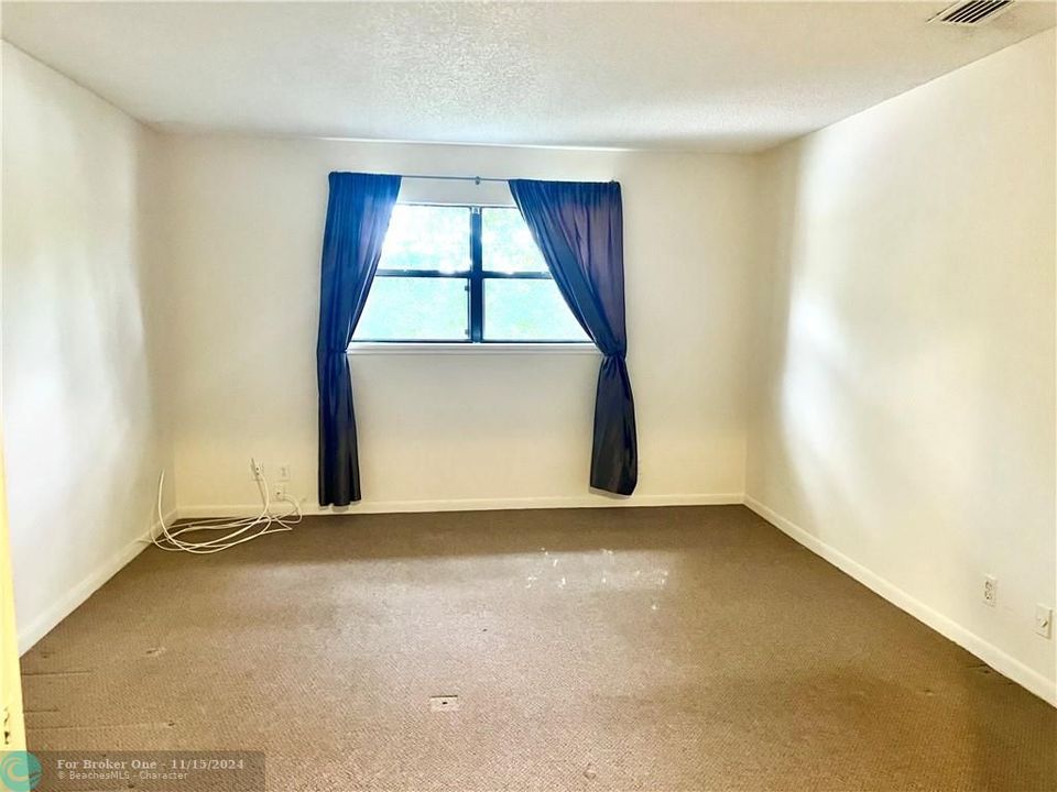 For Rent: $1,845 (1 beds, 1 baths, 840 Square Feet)