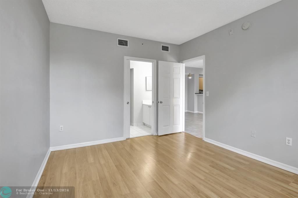 For Rent: $2,600 (3 beds, 2 baths, 1140 Square Feet)