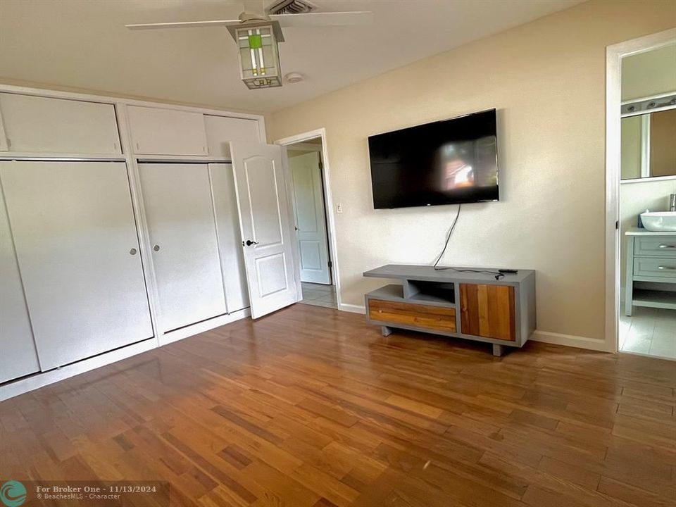 For Rent: $4,500 (4 beds, 2 baths, 1804 Square Feet)