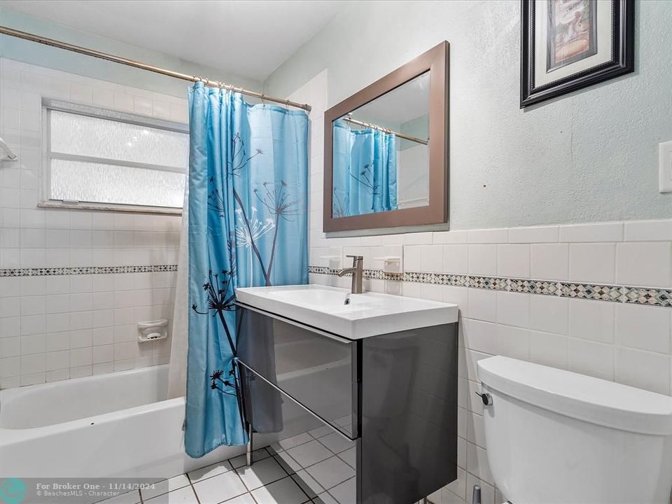 For Sale: $399,000 (2 beds, 1 baths, 1272 Square Feet)