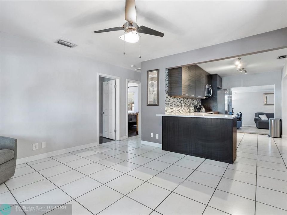 For Sale: $399,000 (2 beds, 1 baths, 1272 Square Feet)