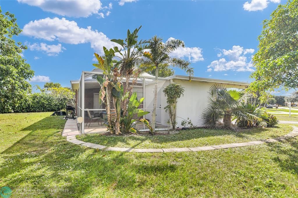 For Sale: $485,000 (3 beds, 1 baths, 1066 Square Feet)