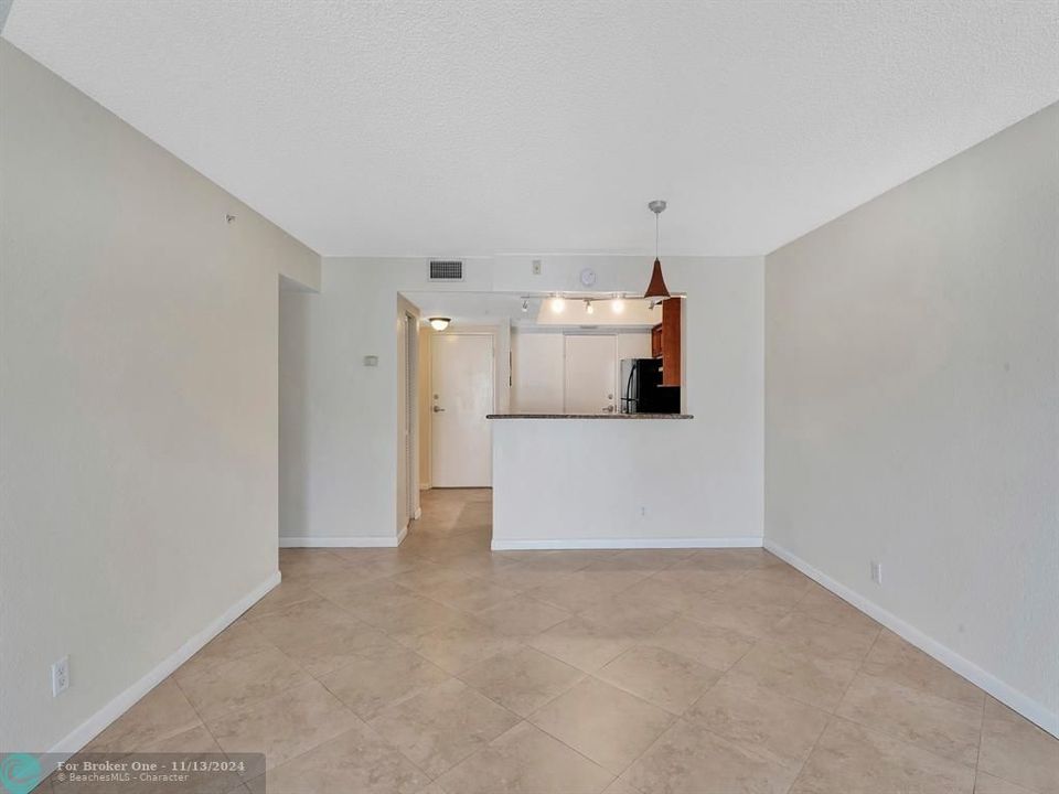 For Rent: $2,100 (2 beds, 2 baths, 960 Square Feet)