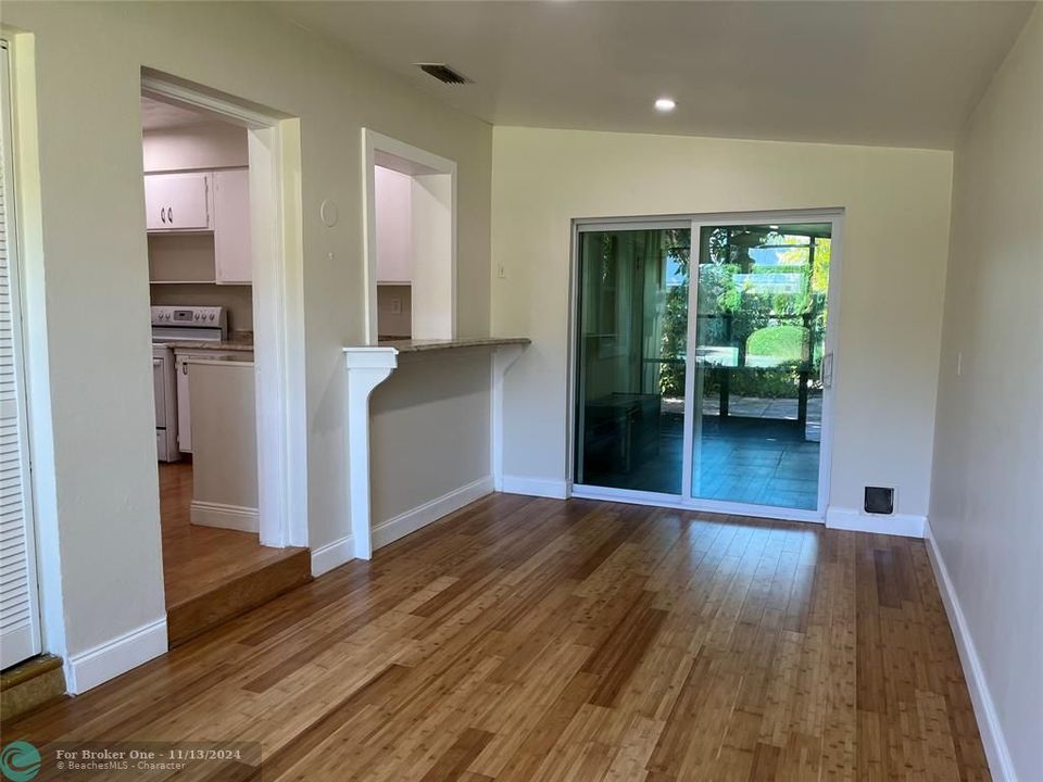 For Rent: $3,100 (3 beds, 1 baths, 1188 Square Feet)