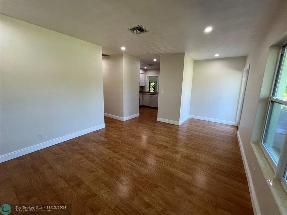 For Rent: $3,100 (3 beds, 1 baths, 1188 Square Feet)