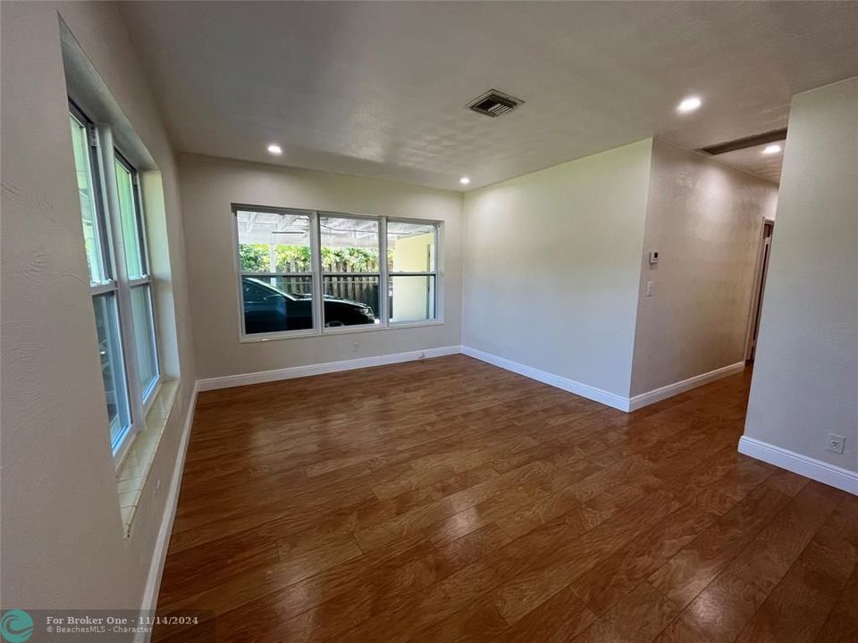 For Rent: $3,100 (3 beds, 1 baths, 1188 Square Feet)