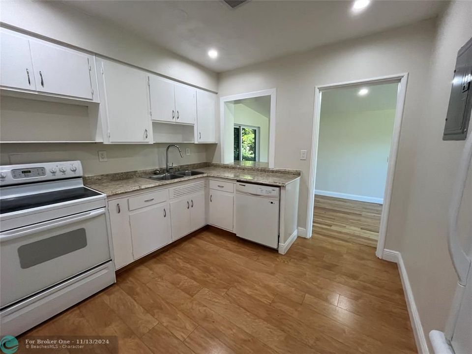 For Rent: $3,100 (3 beds, 1 baths, 1188 Square Feet)