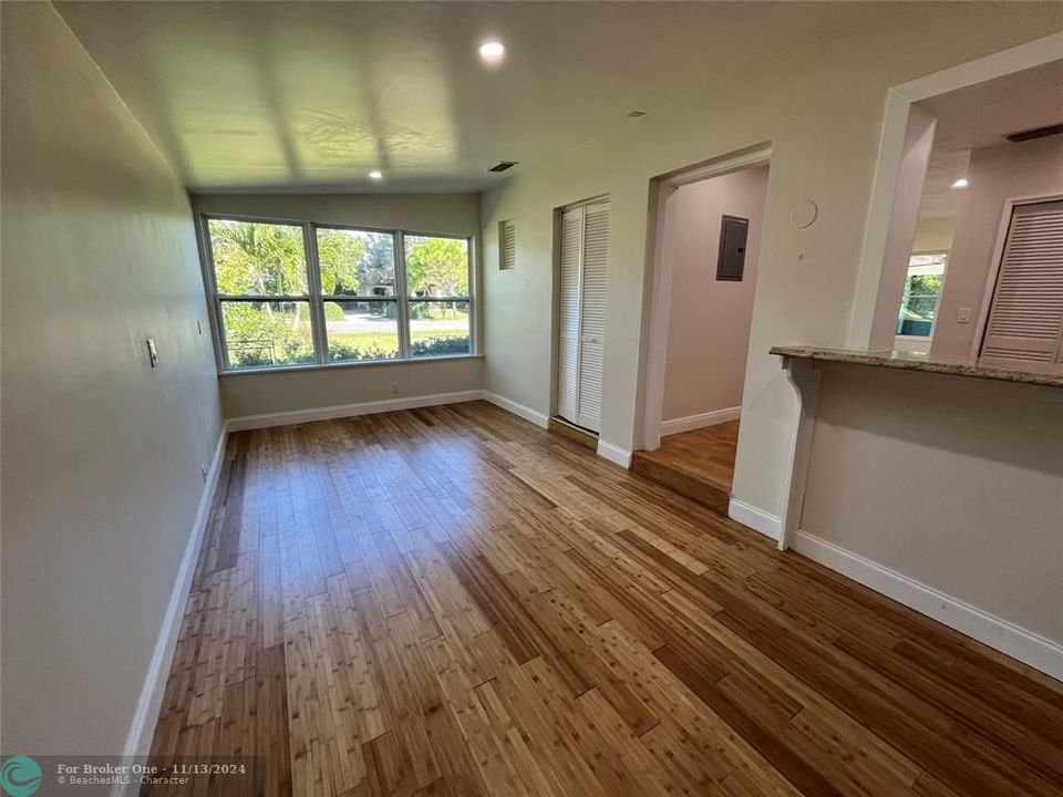 For Rent: $3,100 (3 beds, 1 baths, 1188 Square Feet)