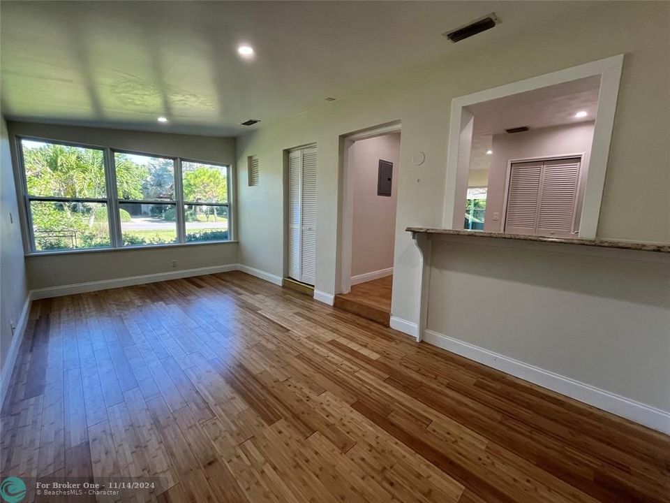 For Rent: $3,100 (3 beds, 1 baths, 1188 Square Feet)