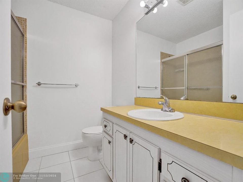 For Rent: $1,500 (1 beds, 2 baths, 1046 Square Feet)