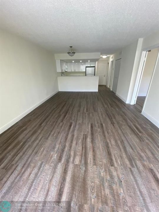 For Rent: $2,154 (1 beds, 1 baths, 1000 Square Feet)