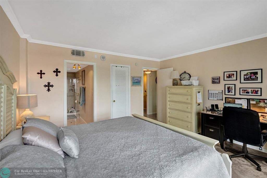 For Sale: $349,000 (1 beds, 1 baths, 890 Square Feet)