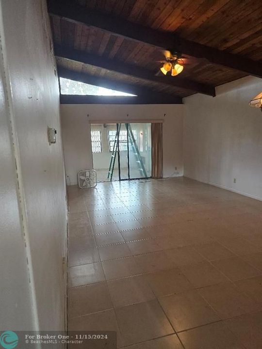 En Venta: $235,000 (2 camas, 2 baños, 1000 Pies cuadrados)