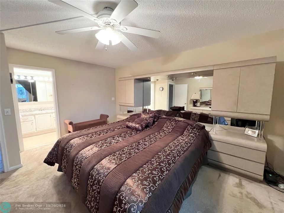 For Sale: $239,900 (2 beds, 2 baths, 938 Square Feet)